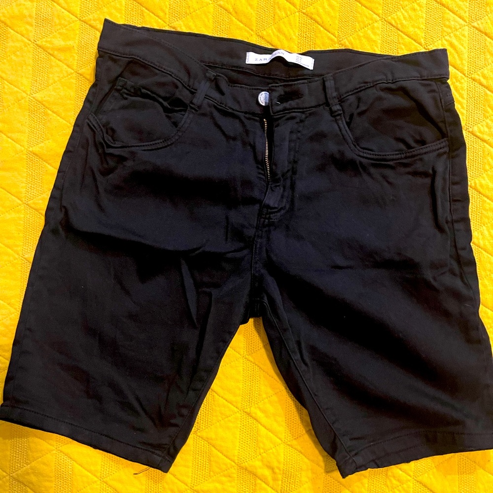 Black Men’s Zara Shorts, 7” inseam size 31